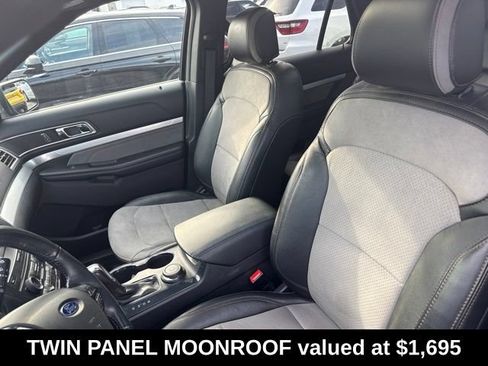 Used 2017 Ford Explorer XLT w/ Equipment Group 202A AWD/4WD image 4