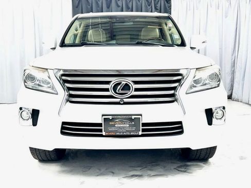 Used 2013 Lexus LX 570 4WD w/ Luxury Pkg image 2