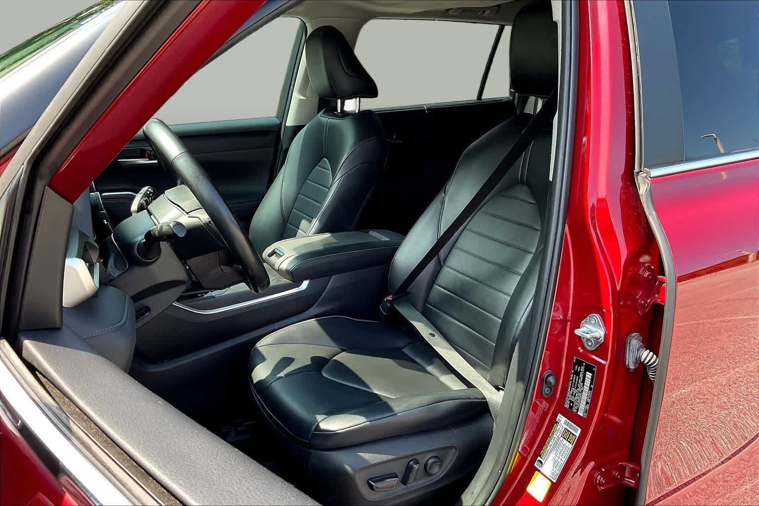 Used 2023 Toyota Highlander XLE FWD image 8