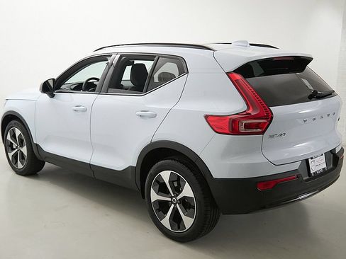 Certified 2026 Volvo XC40 B5 Plus AWD/4WD image 7