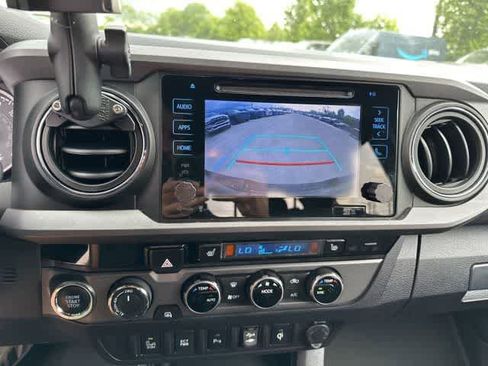Used 2017 Toyota Tacoma TRD Off-Road w/ Premium & Technology Package AWD/4WD image 12