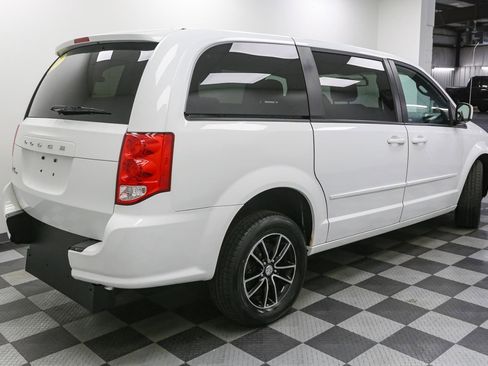 Used 2016 Dodge Grand Caravan SE image 8