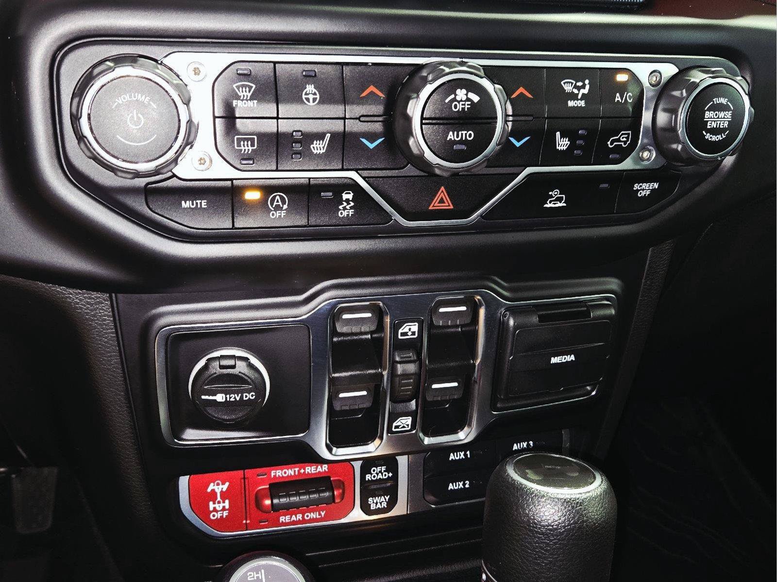 Used 2023 Jeep Wrangler Unlimited Rubicon w/ Cold Weather Group AWD/4WD image 26