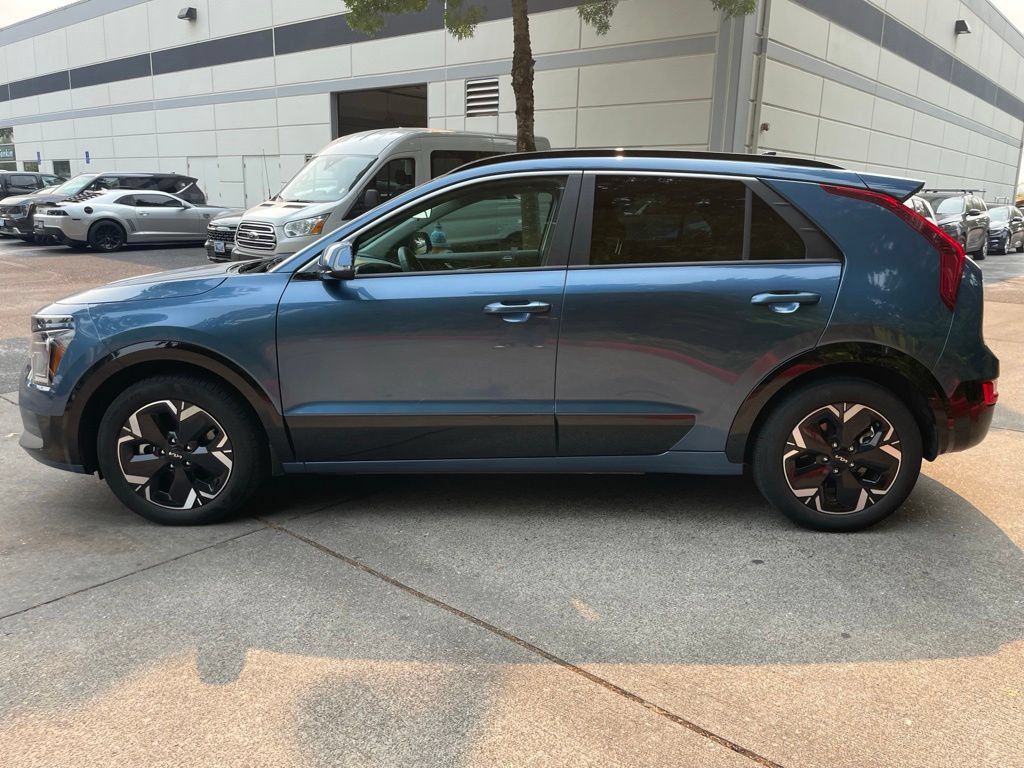 Certified 2023 Kia Niro Wind w/ Wind Preserve Package FWD image 6