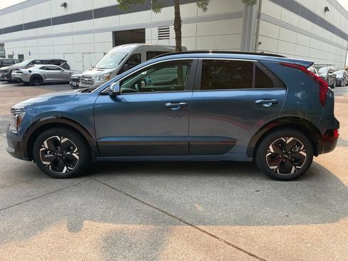 Certified 2023 Kia Niro Wind w/ Wind Preserve Package FWD image 6