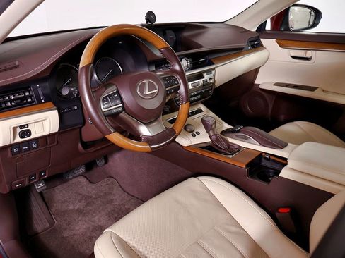 Used 2018 Lexus ES 300h w/ Luxury Package image 27