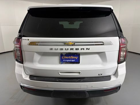 Used 2024 Chevrolet Suburban LT image 8