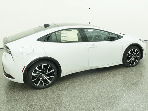 New 2026 Toyota Prius Plug-In Hybrid FWD image 36