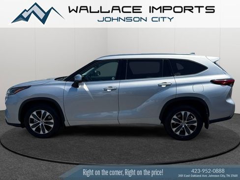 Used 2021 Toyota Highlander XLE AWD/4WD image 1