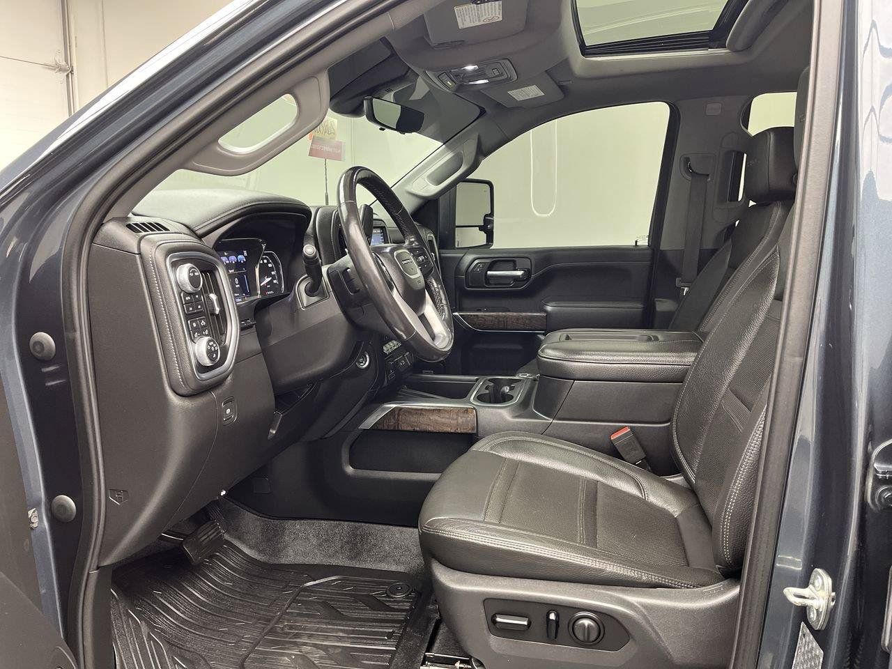 Used 2020 GMC Sierra 2500 Denali w/ Denali Ultimate Package AWD/4WD image 3