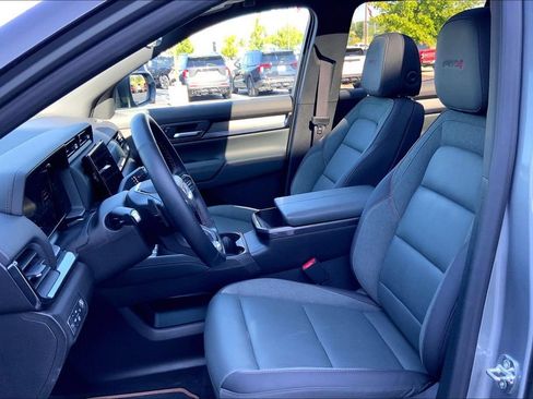 Used 2026 GMC Terrain AT4 w/ Convenience Package III AWD/4WD image 9