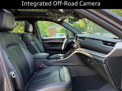 Used 2025 Jeep Grand Cherokee Limited w/ Luxury Tech Group II AWD/4WD image 19