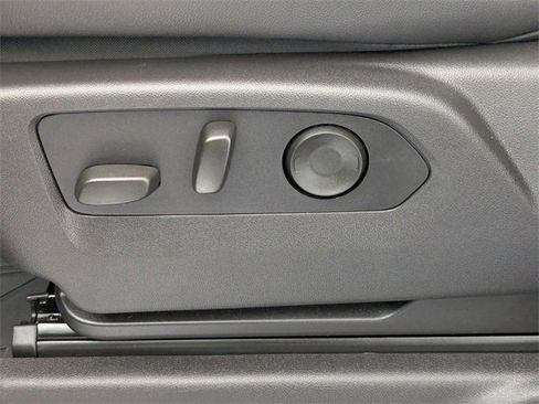 Used 2024 Chevrolet Silverado 2500 ZR2 w/ Technology Package image 15