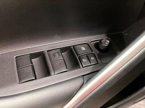 Used 2024 Toyota Corolla Cross AWD Hybrid w/ Moonroof Package image 39