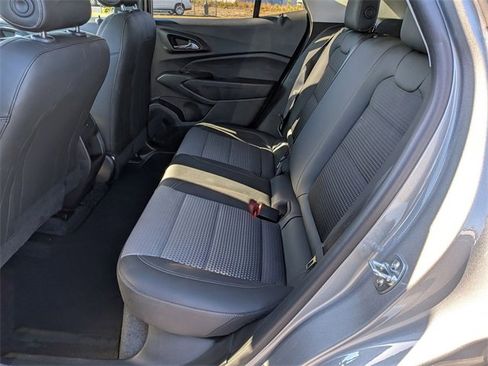 Used 2025 Chevrolet Trax LT image 30