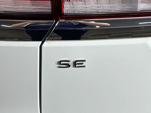 Certified 2023 Volkswagen Atlas SE w/ Panoramic Sunroof Package AWD/4WD image 24