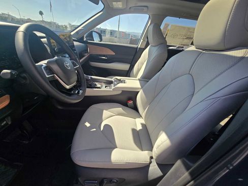 New 2026 Toyota Grand Highlander Limited image 25