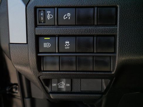 Used 2025 Toyota Tacoma SR5 AWD/4WD image 28