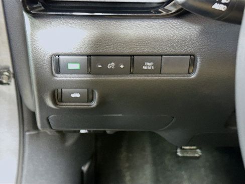 Used 2023 Nissan Sentra SV w/ SV Premium Package FWD image 10