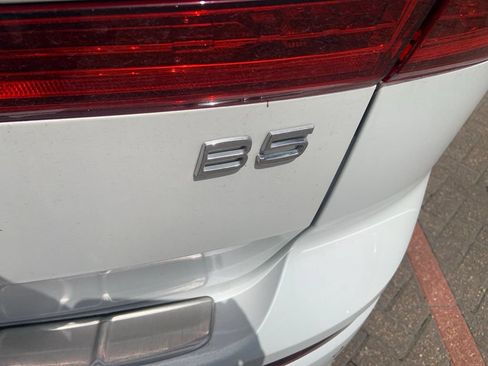 Used 2023 Volvo XC60 B5 Ultimate w/ Protection Package Premier FWD image 9