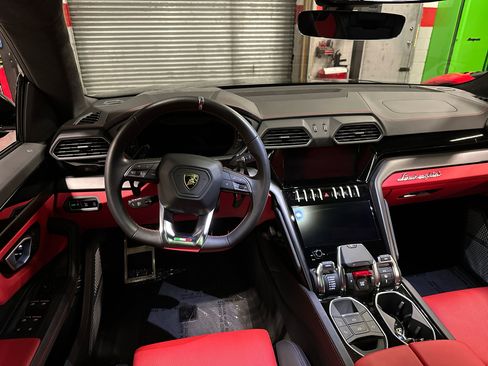 Used 2022 Lamborghini Urus image 13