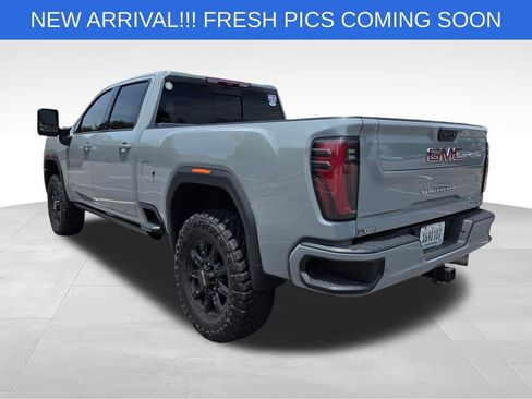 Used 2024 GMC Sierra 2500 AT4 w/ AT4 Premium Plus Package AWD/4WD image 6