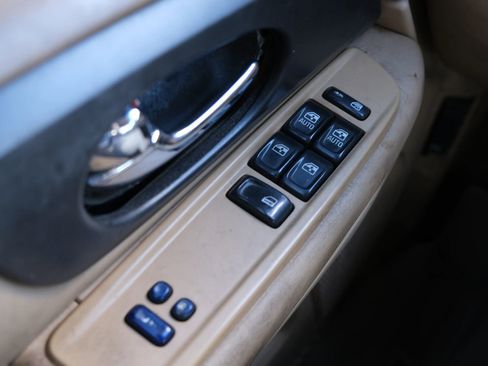 Used 2003 GMC Envoy SLT image 30