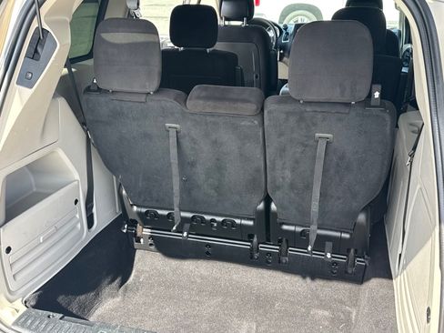 Used 2014 Dodge Grand Caravan SXT FWD image 8