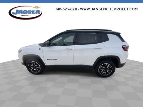 Used 2025 Jeep Compass Trailhawk AWD/4WD image 5