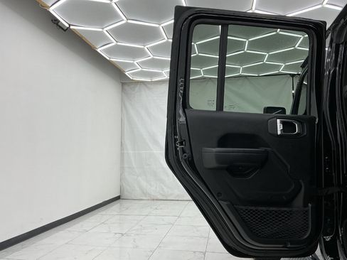 Used 2019 Jeep Wrangler Unlimited Sport S AWD/4WD image 24