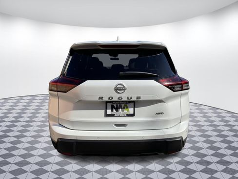 Used 2025 Nissan Rogue SV image 4