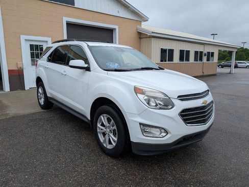 Used 2017 Chevrolet Equinox LT w/ Convenience Package AWD/4WD image 3