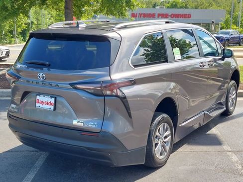 Used 2024 Toyota Sienna XLE w/ XLE Plus Package FWD image 30
