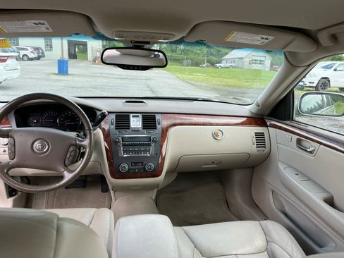 Used 2006 Cadillac DTS w/ Trunk Convenience Package FWD image 23