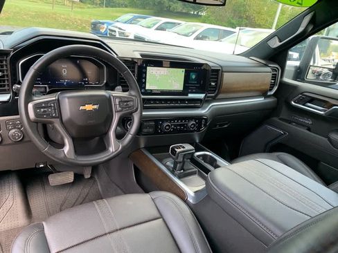 Used 2026 Chevrolet Silverado 1500 High Country w/ High Country Premium Package AWD/4WD image 16