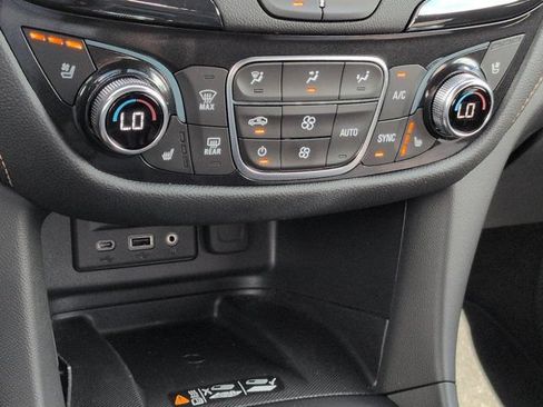 Used 2023 Chevrolet Equinox Premier FWD image 23