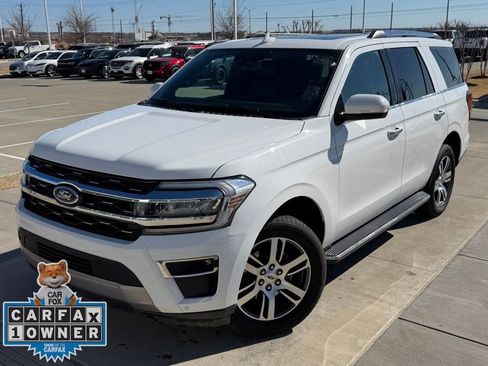 Used 2023 Ford Expedition Limited image 3