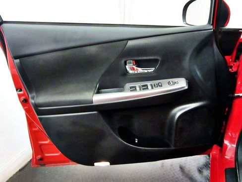 Used 2017 Toyota Prius V Two FWD image 7