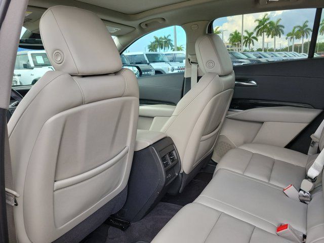 Used 2022 Cadillac XT4 Premium Luxury w/ Technology Package FWD image 16
