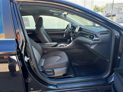 Used 2021 Toyota Camry LE image 32