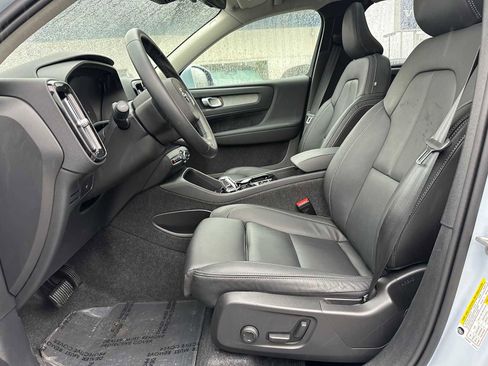 Certified 2025 Volvo XC40 B5 Plus AWD/4WD image 20