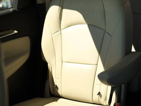 Used 2018 Buick Enclave Essence FWD image 30