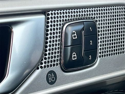 Used 2022 Ford Explorer Limited w/ Equipment Group 301A image 19