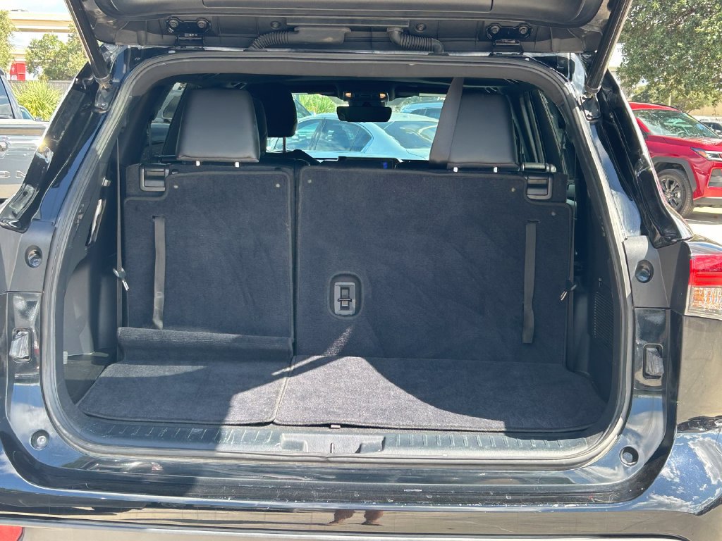 Used 2023 Toyota Highlander XSE FWD image 15