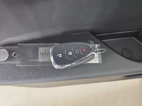 Used 2025 Chevrolet Trax LT w/ Driver Confidence Package FWD image 39