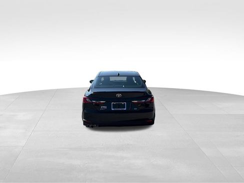 Used 2025 Toyota Camry SE FWD image 5