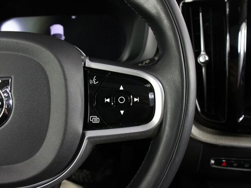 Used 2022 Volvo XC60 B5 Inscription w/ Climate Package image 11