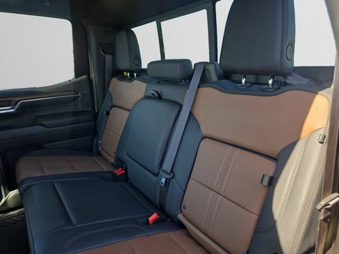 Used 2024 Chevrolet Silverado 1500 High Country w/ Technology Package AWD/4WD image 15