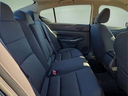 Used 2024 Nissan Altima 2.5 SV image 14