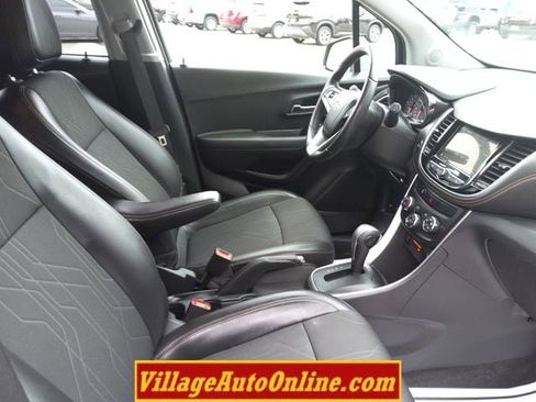 Used 2019 Chevrolet Trax LT w/ LT Convenience Package FWD image 29